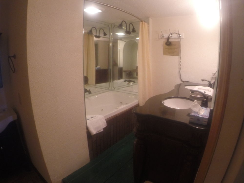 Executive Inn And Suites Уако Екстериор снимка
