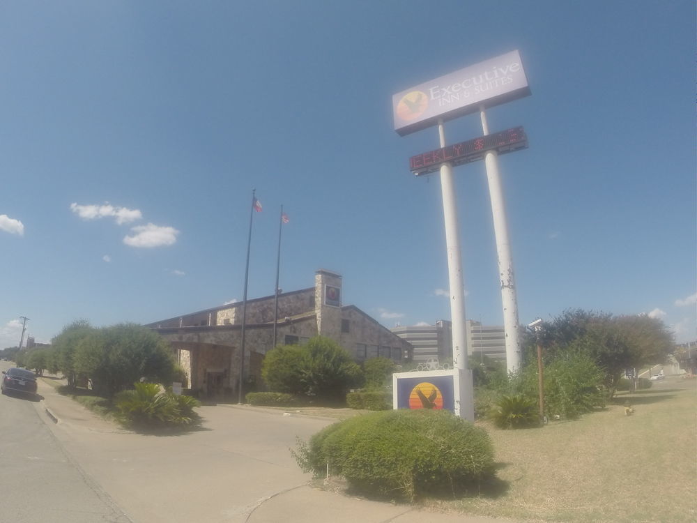 Executive Inn And Suites Уако Екстериор снимка
